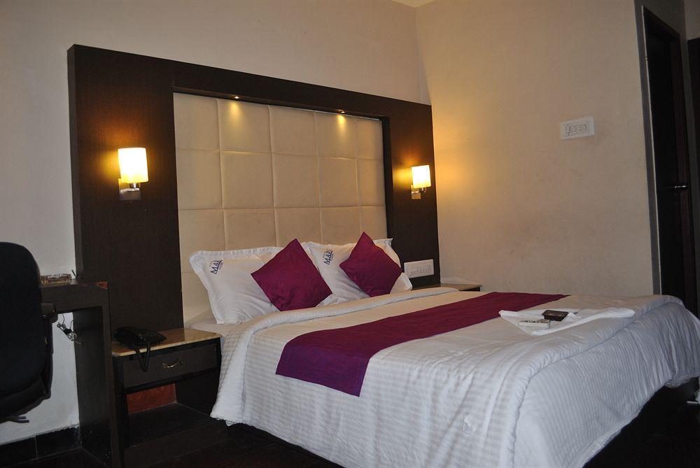 Hotel Mars Classic Chennai Esterno foto