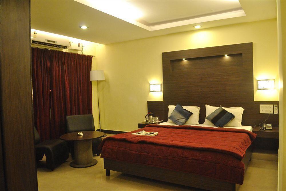 Hotel Mars Classic Chennai Esterno foto