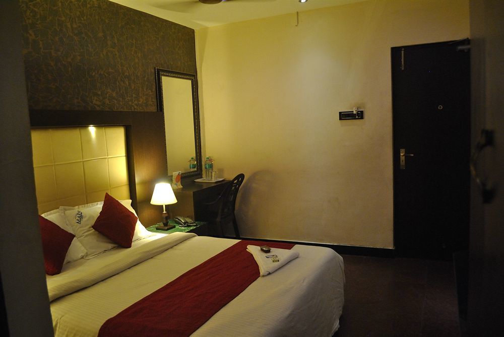 Hotel Mars Classic Chennai Esterno foto