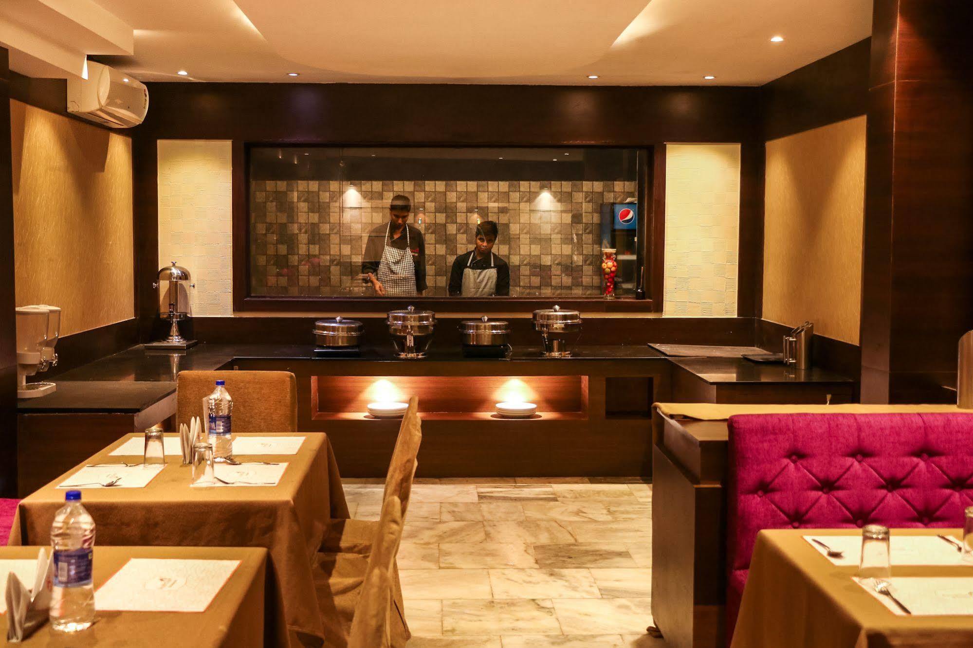Hotel Mars Classic Chennai Esterno foto