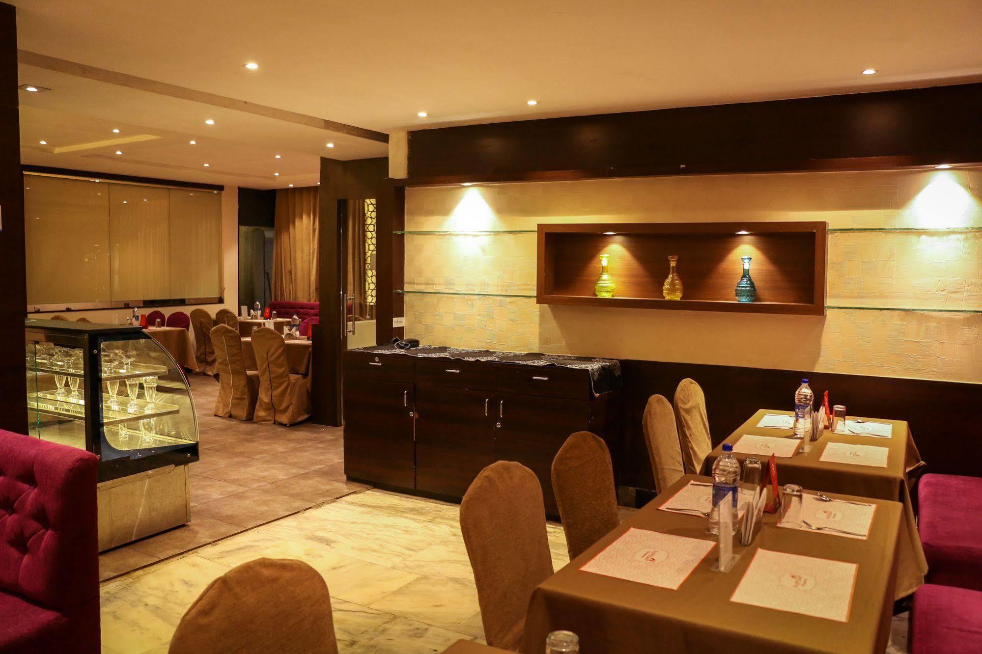 Hotel Mars Classic Chennai Esterno foto