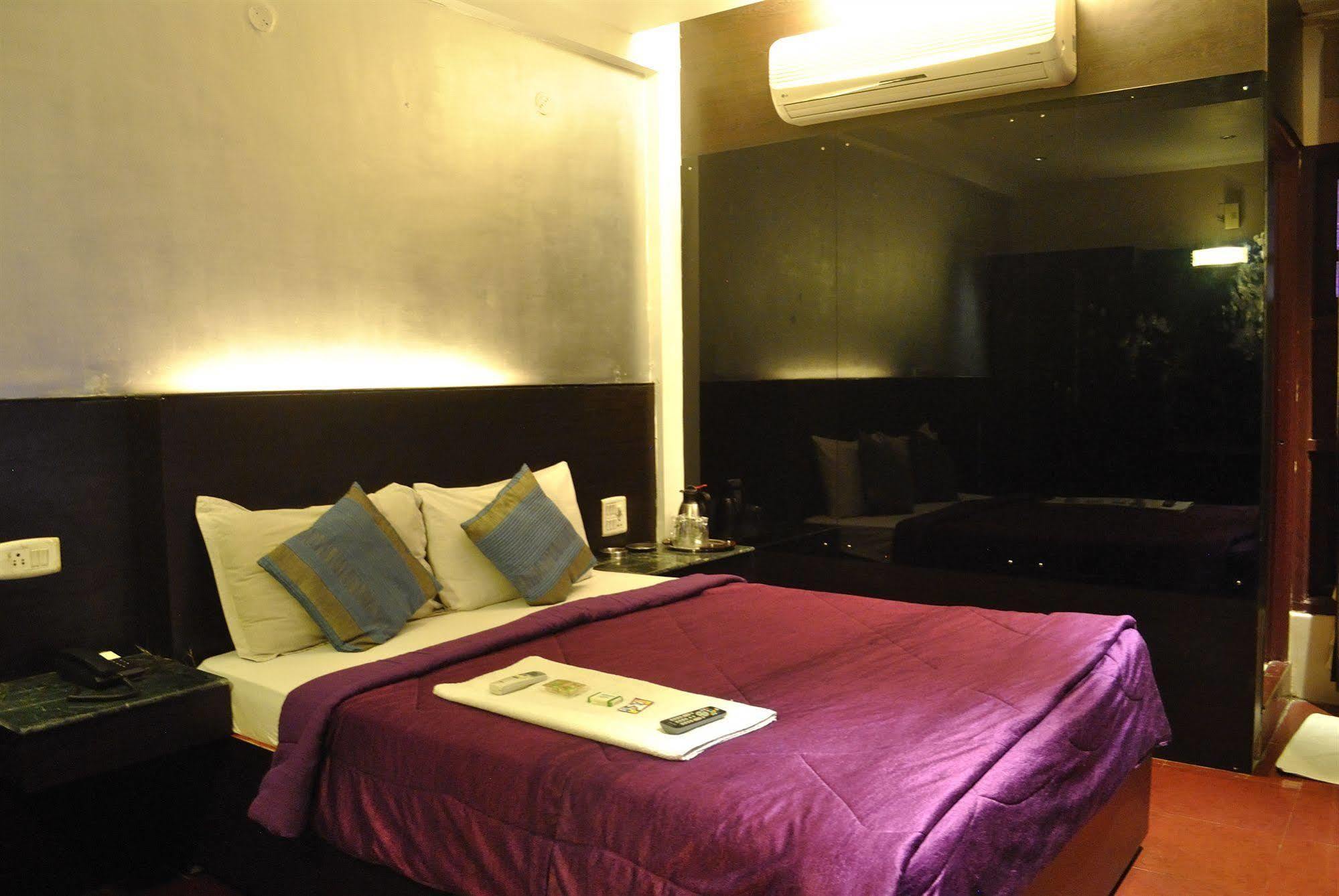 Hotel Mars Classic Chennai Esterno foto