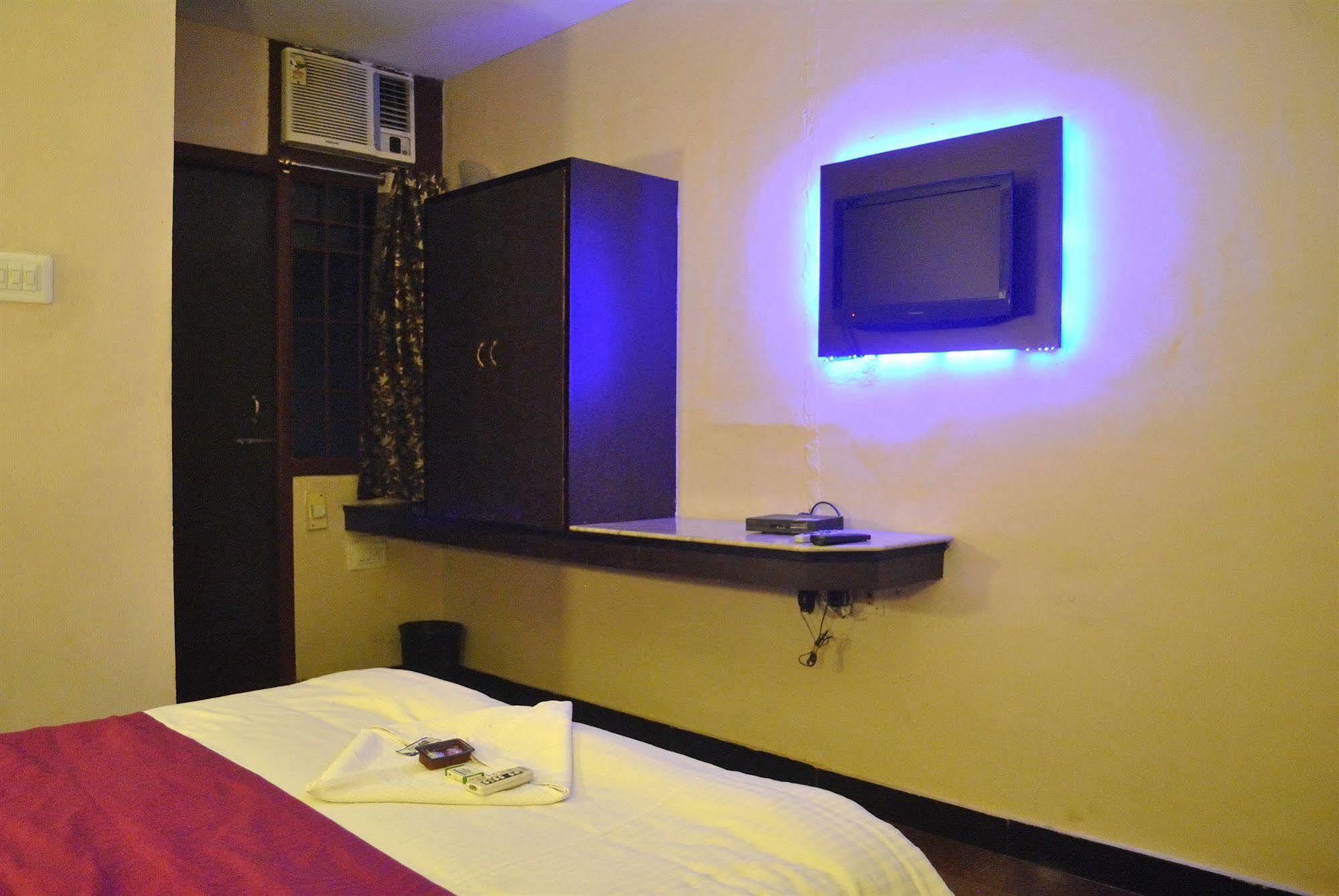 Hotel Mars Classic Chennai Esterno foto