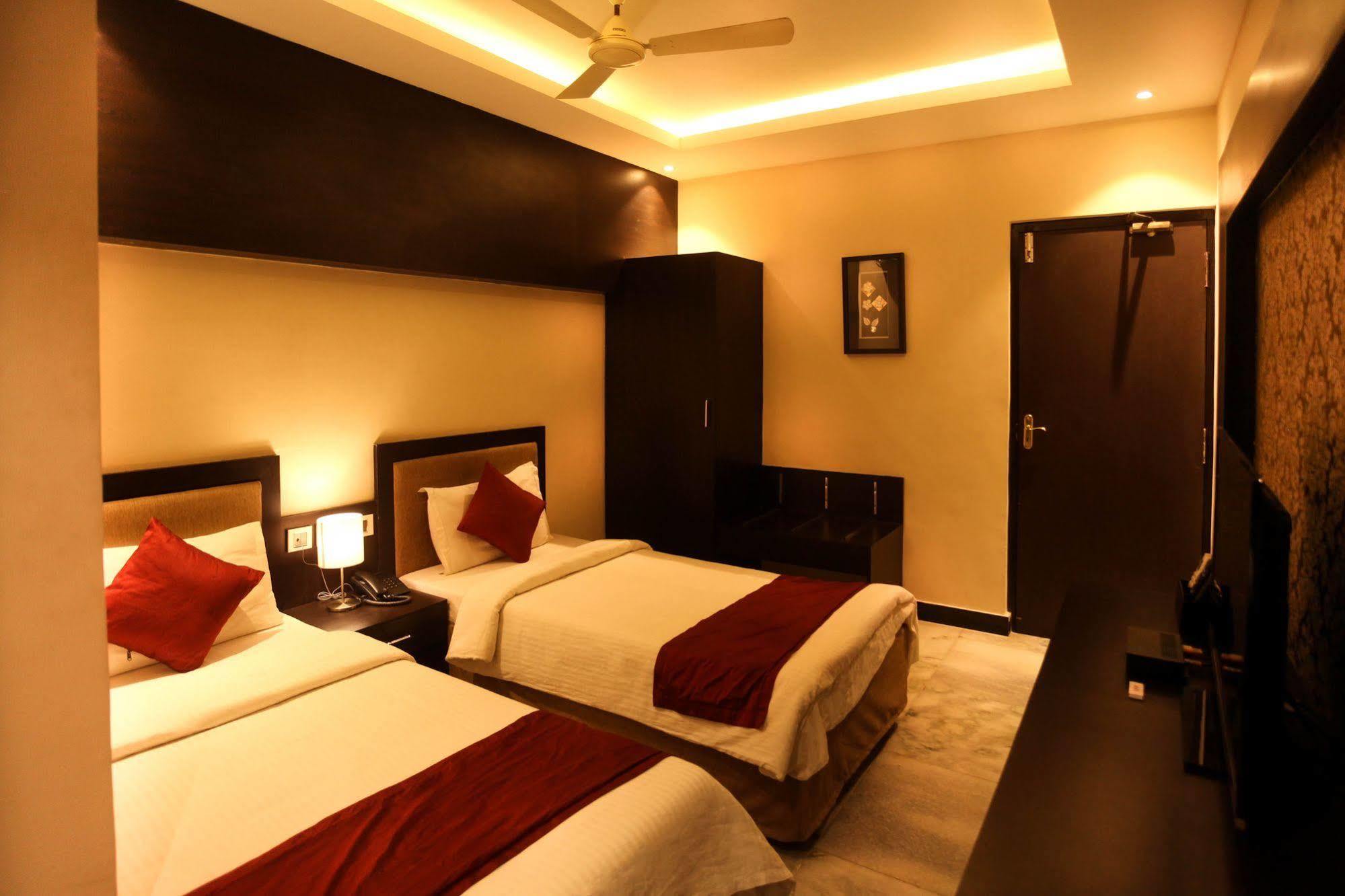 Hotel Mars Classic Chennai Esterno foto