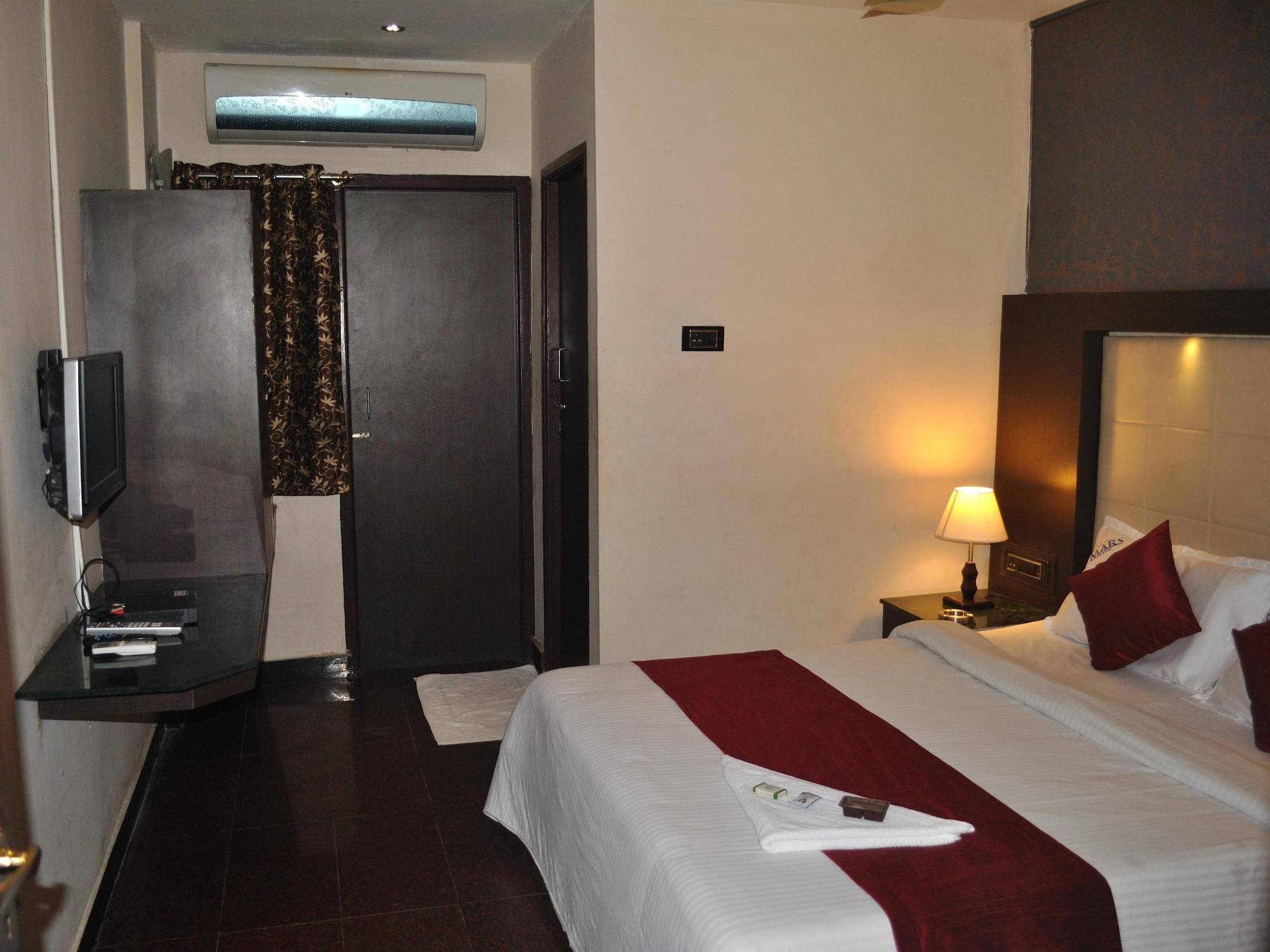 Hotel Mars Classic Chennai Esterno foto