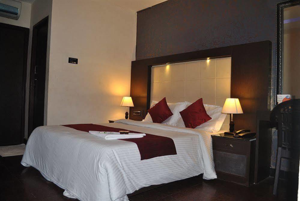 Hotel Mars Classic Chennai Esterno foto