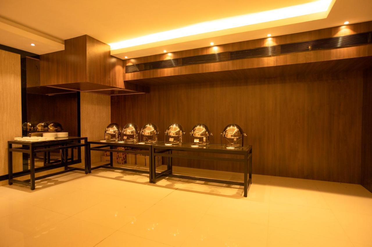 Hotel Mars Classic Chennai Esterno foto